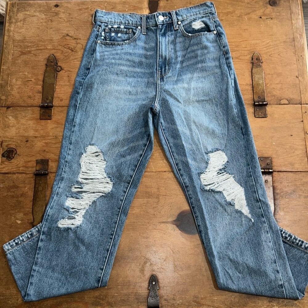 Woman’s RSQ Distressed Jeans Size 27